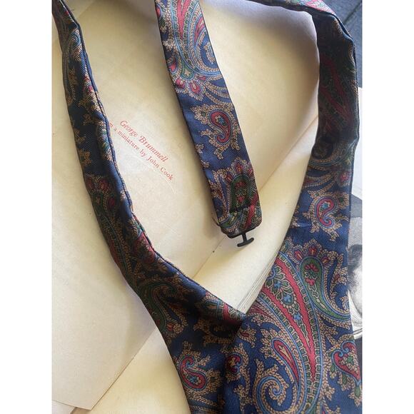 Silk bow tie with Paisley print - Picture 5 of 5